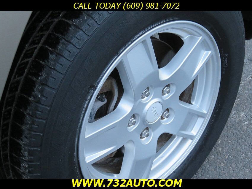 Used 2006 Jeep Grand Cherokee Laredo AWD/4WD image 15