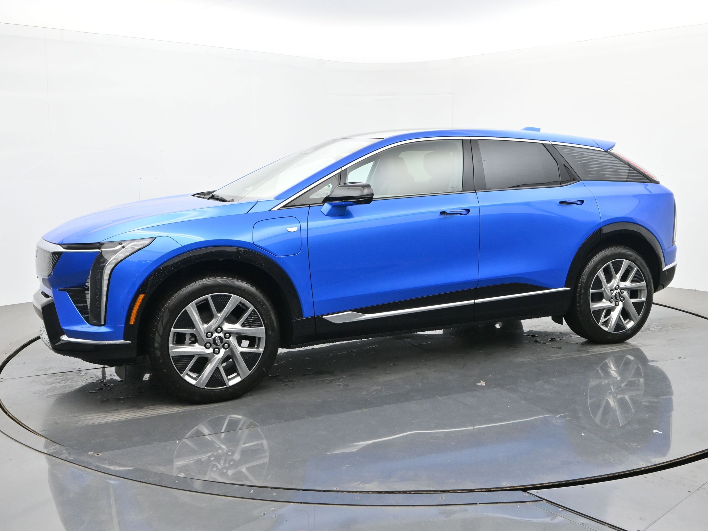New 2026 Cadillac Optiq Luxury 1 w/ LPO, Floor Liner Package AWD/4WD image 2