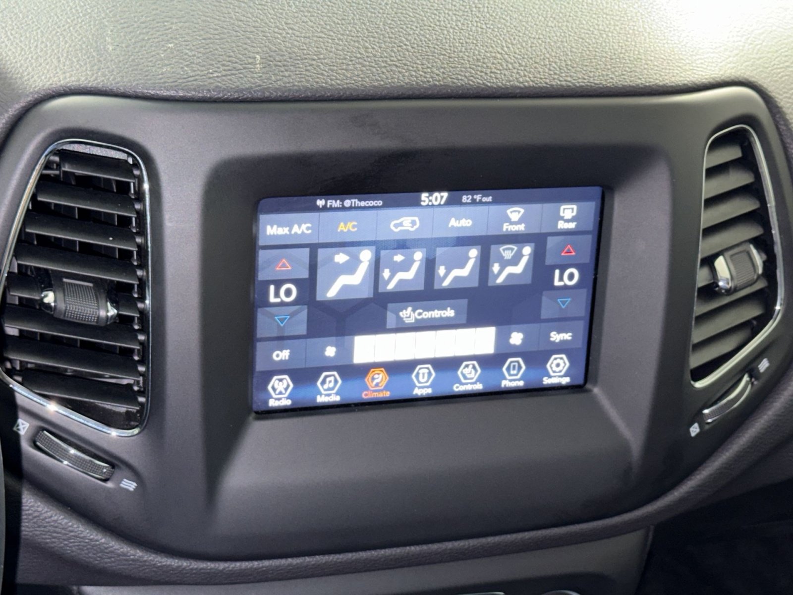 Used 2019 Jeep Compass Latitude w/ Popular Equipment Group AWD/4WD image 28