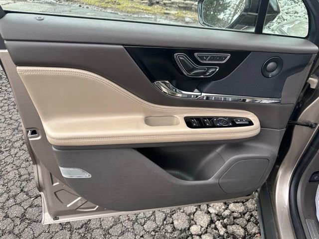 Used 2020 Lincoln Corsair Reserve w/ Equipment Group 202A image 28