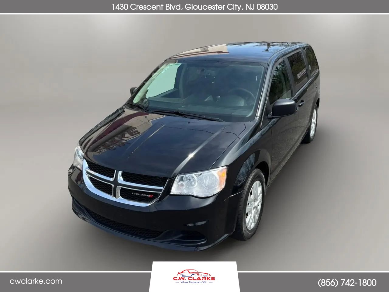 Used 2018 Dodge Grand Caravan SE w/ UConnect Hands-Free Group image 2