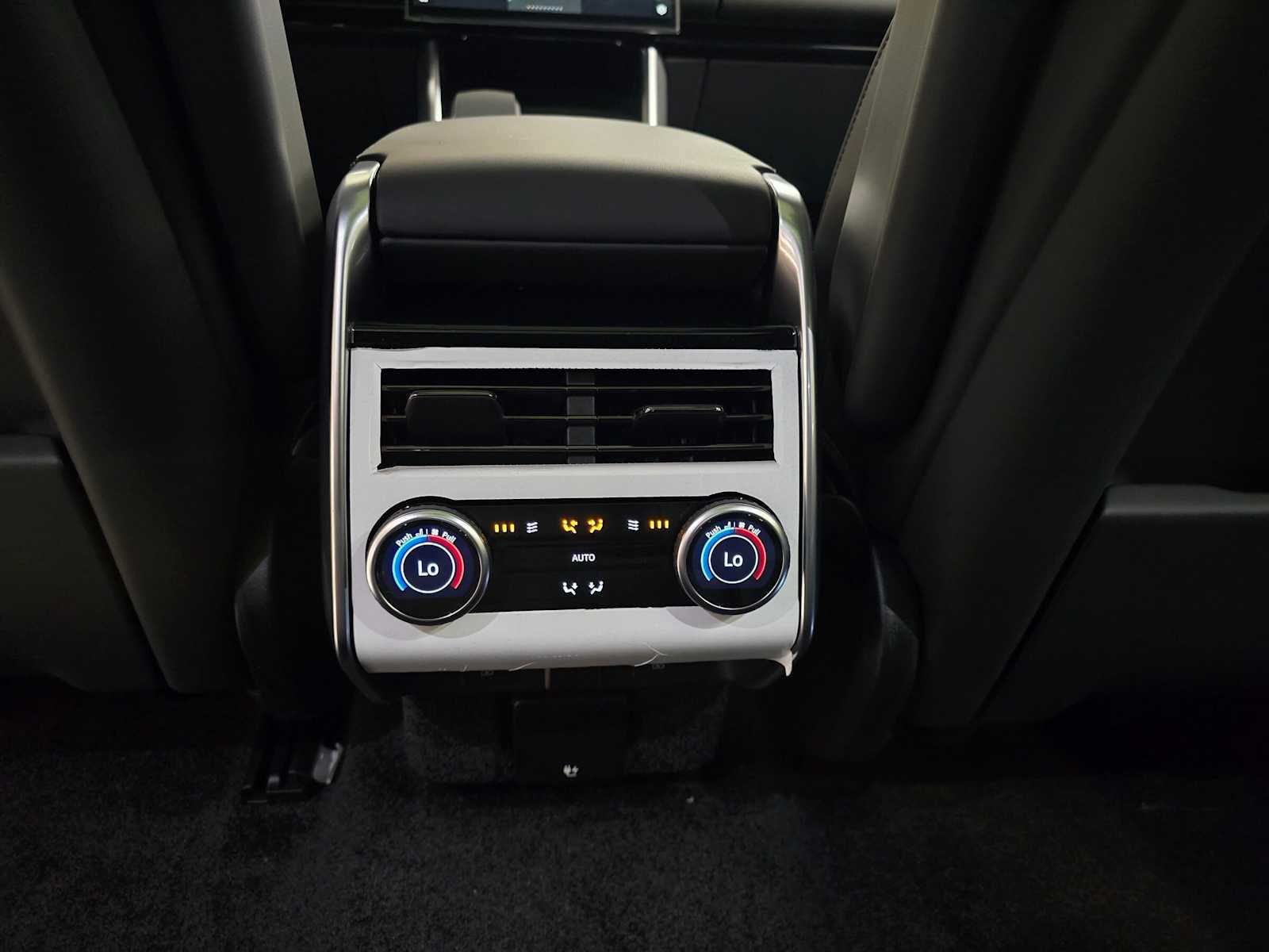 New 2026 Land Rover Range Rover Long Wheelbase SE AWD/4WD image 19