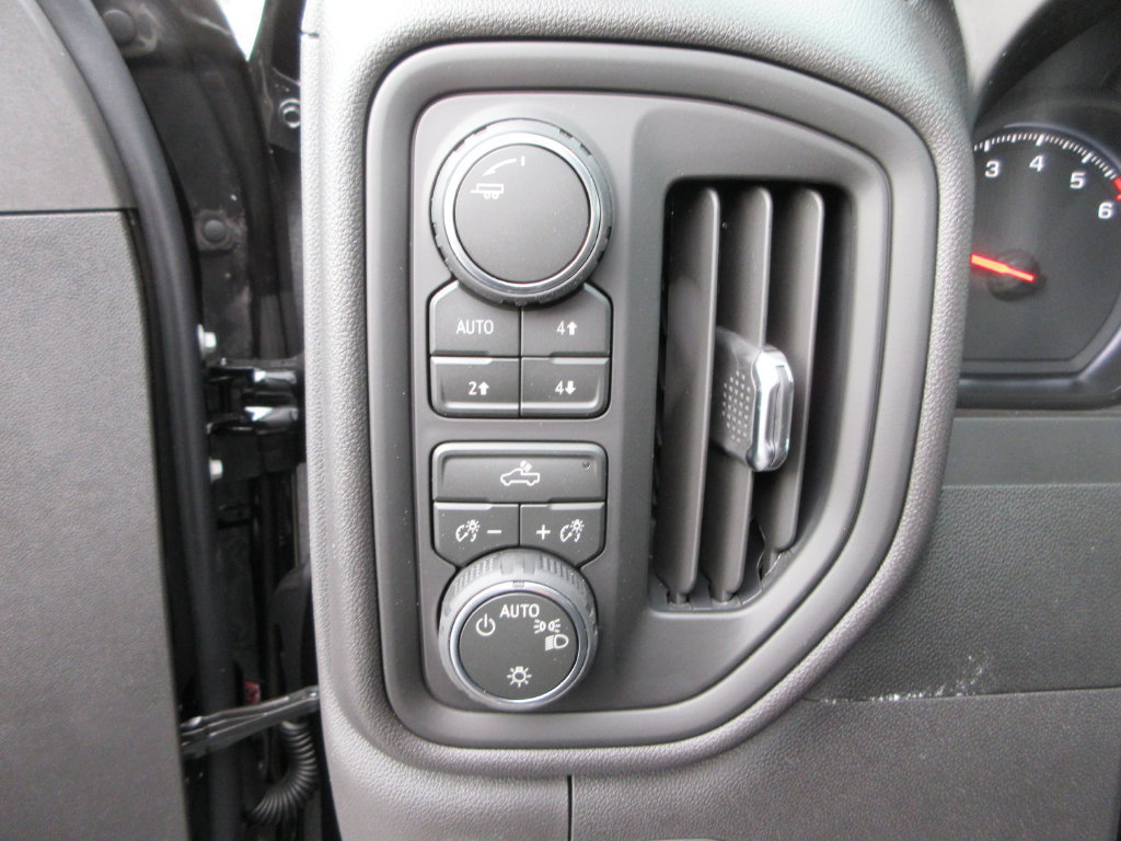 New 2026 Chevrolet Silverado 1500 Custom Trail Boss w/ LPO, Dark Essentials Package AWD/4WD image 25