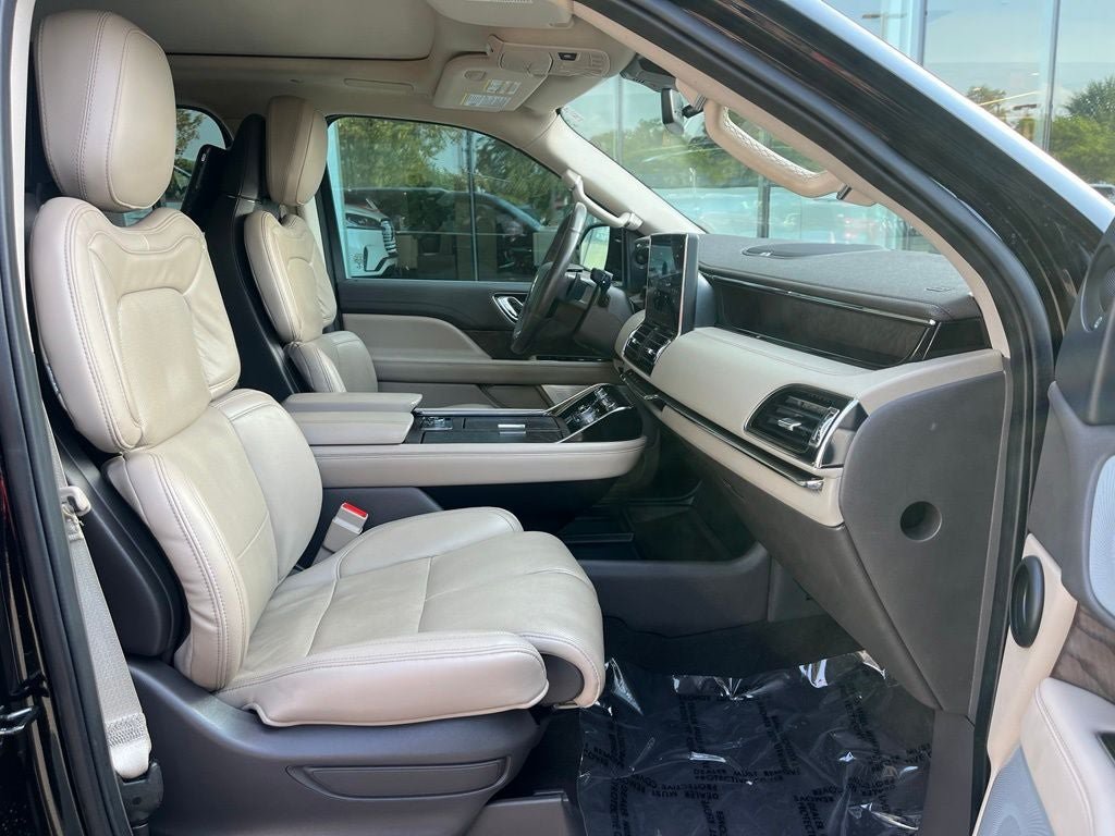 Certified 2023 Lincoln Navigator L Reserve AWD/4WD image 23