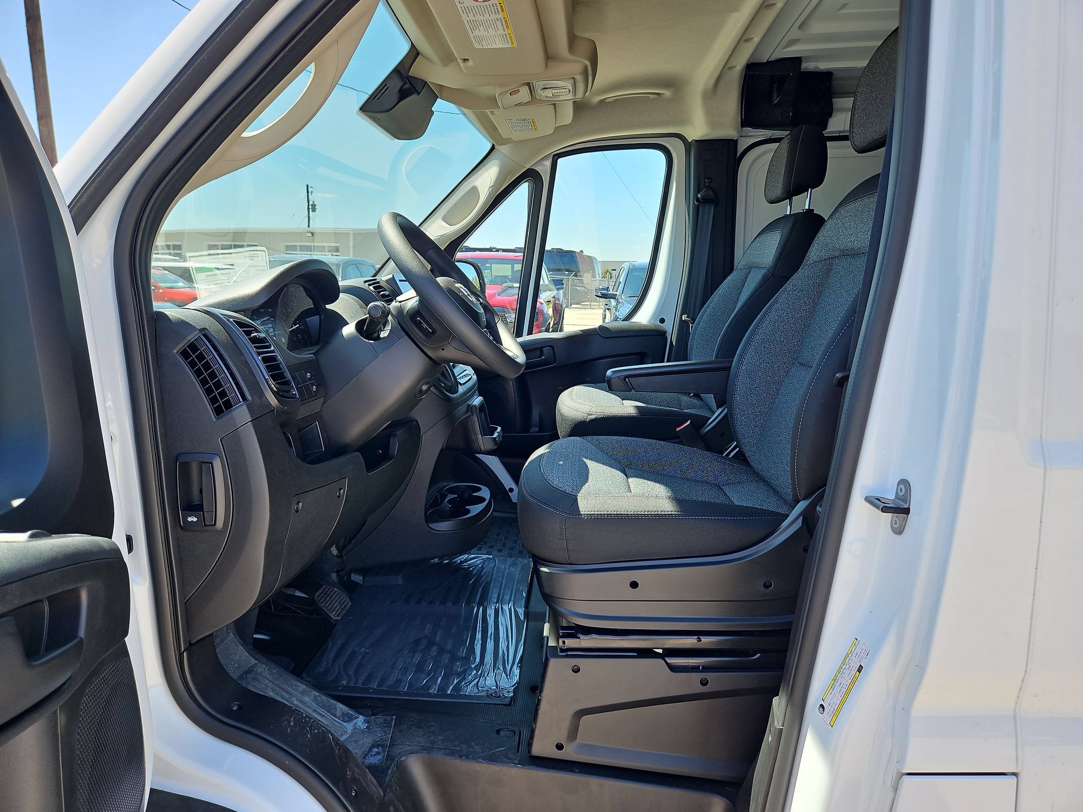 New 2026 RAM ProMaster 1500 w/ Storage Group FWD image 9