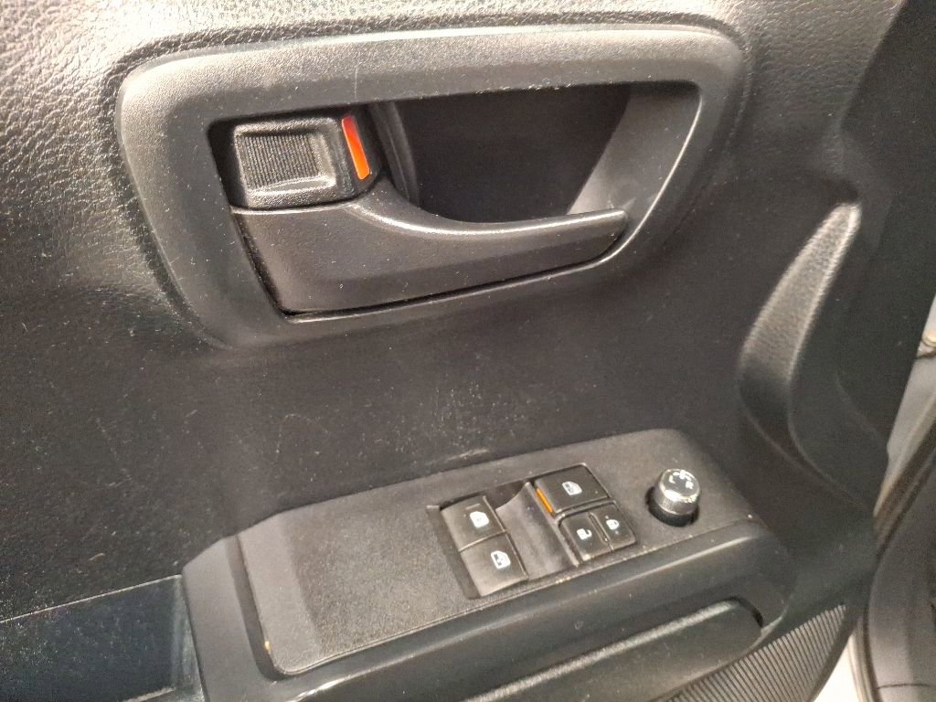 Used 2016 Toyota Tacoma SR RWD image 13