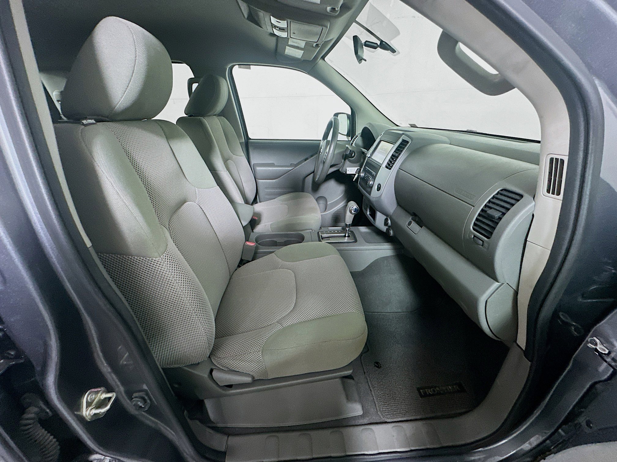 Used 2019 Nissan Frontier SV image 29