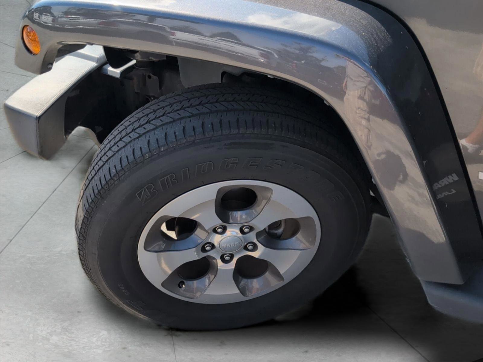 Certified 2018 Jeep Wrangler Unlimited Sahara image 27