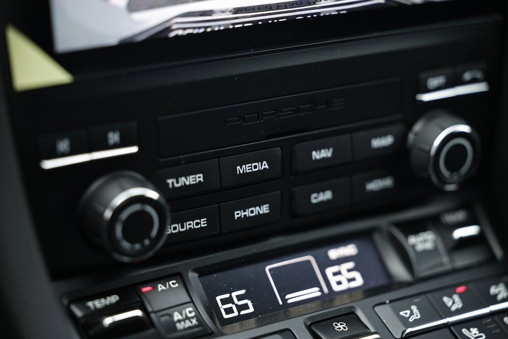 Certified 2024 Porsche 718 Boxster image 39