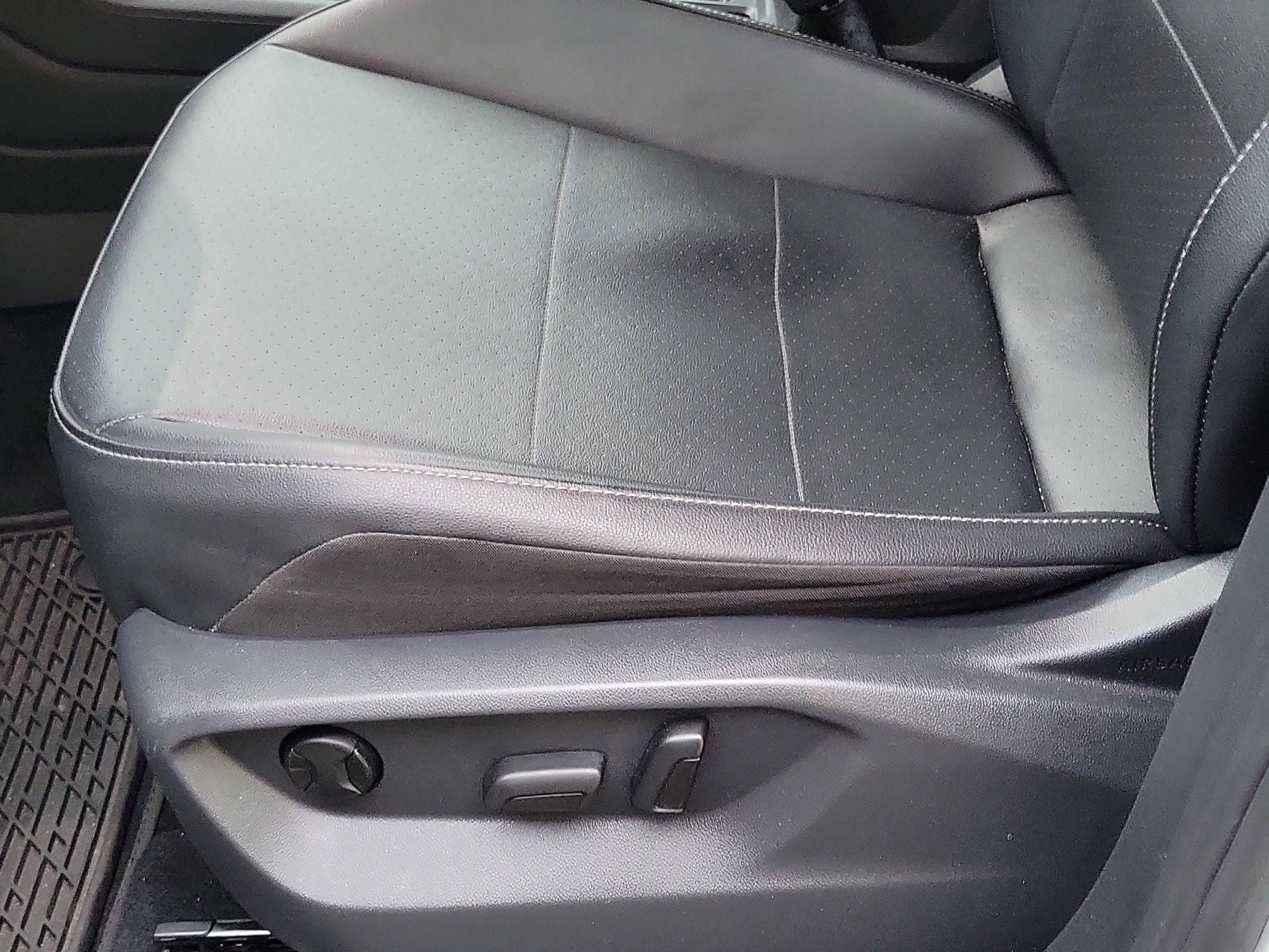 Used 2018 Volkswagen Tiguan SEL image 17