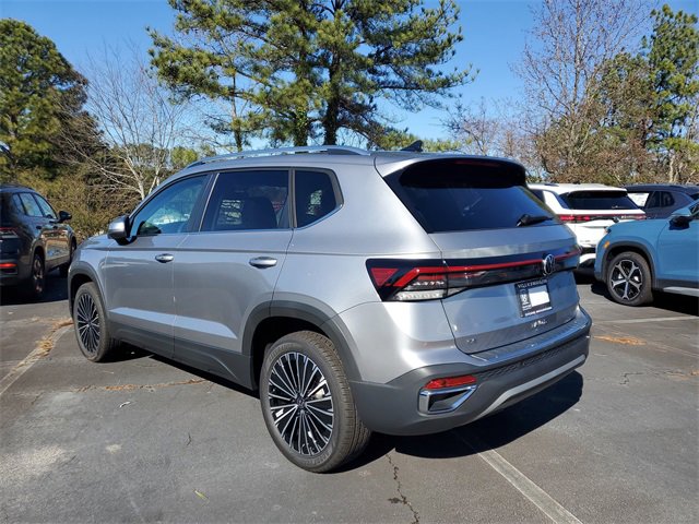 New 2026 Volkswagen Taos SE image 6