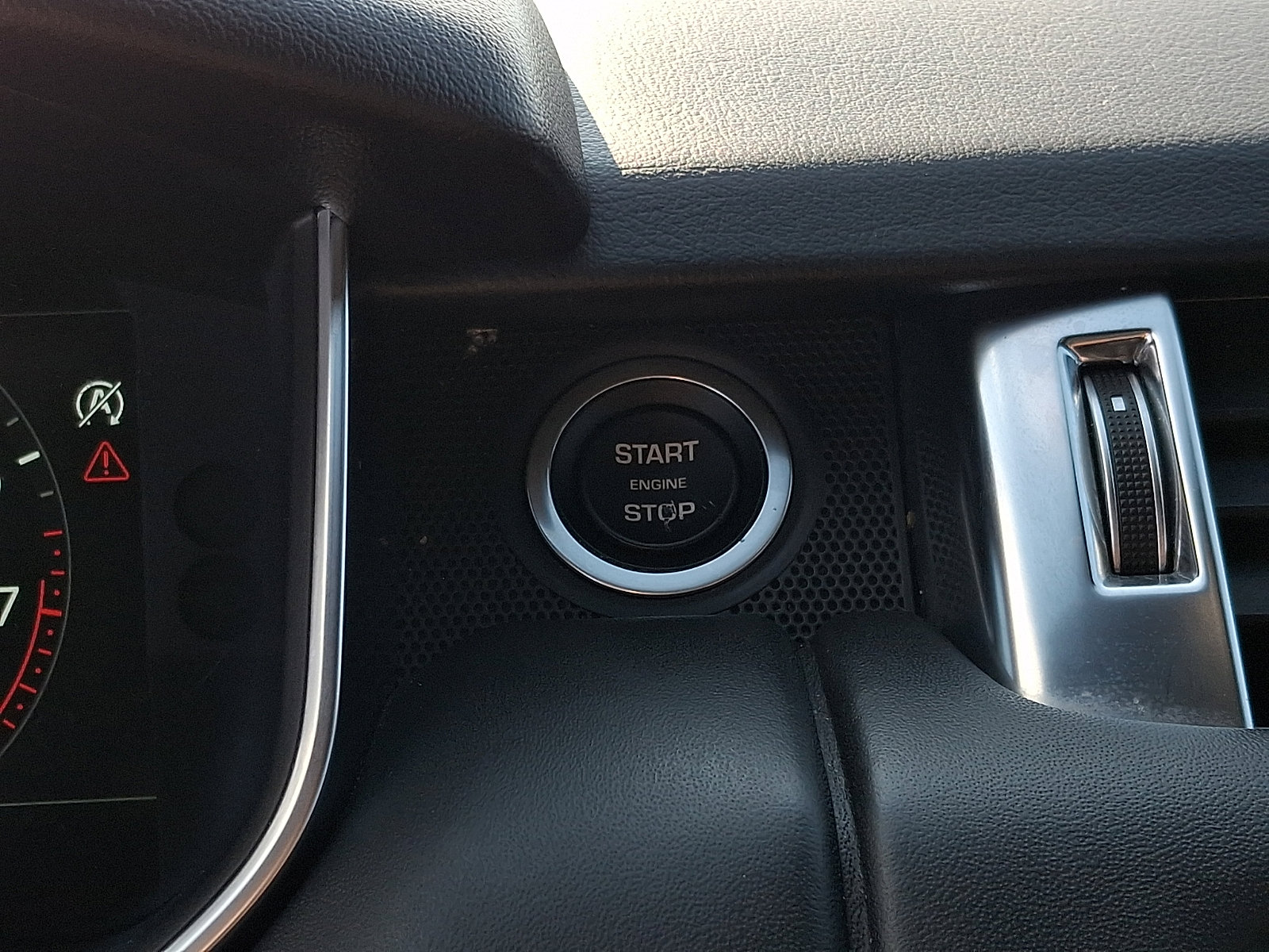 Used 2022 Land Rover Range Rover Sport HST image 25