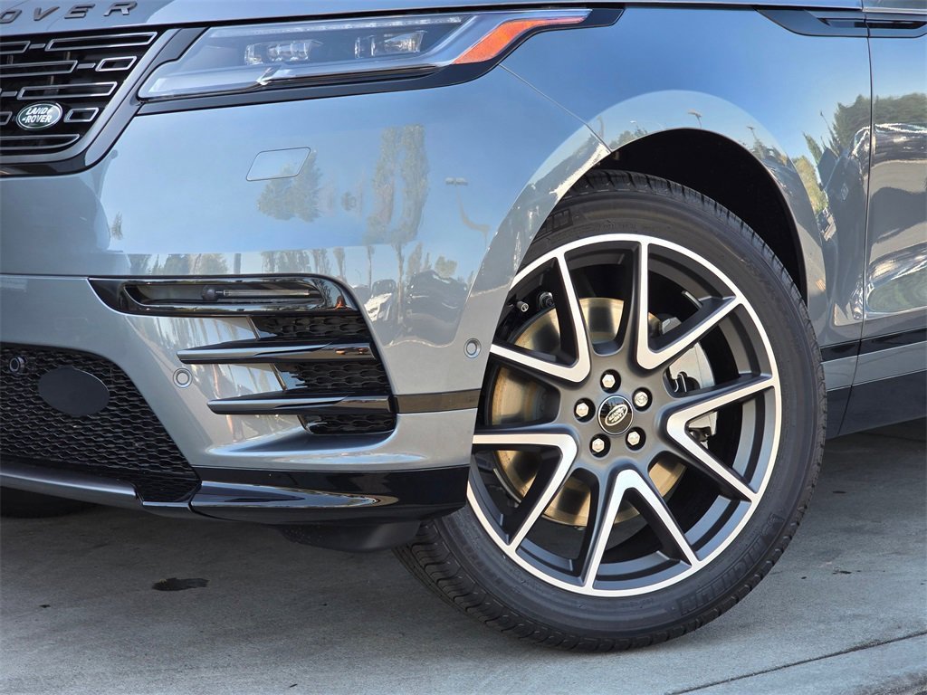 New 2026 Land Rover Range Rover Velar Dynamic SE image 2