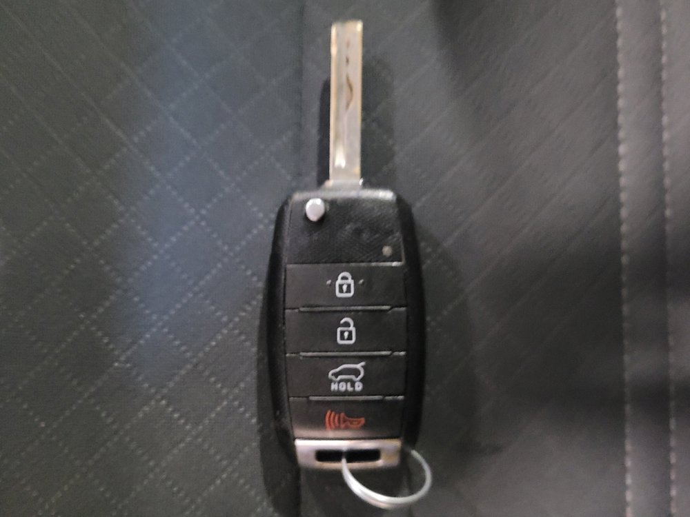 Used 2017 Kia Sorento LX w/ LX Convenience Package image 32