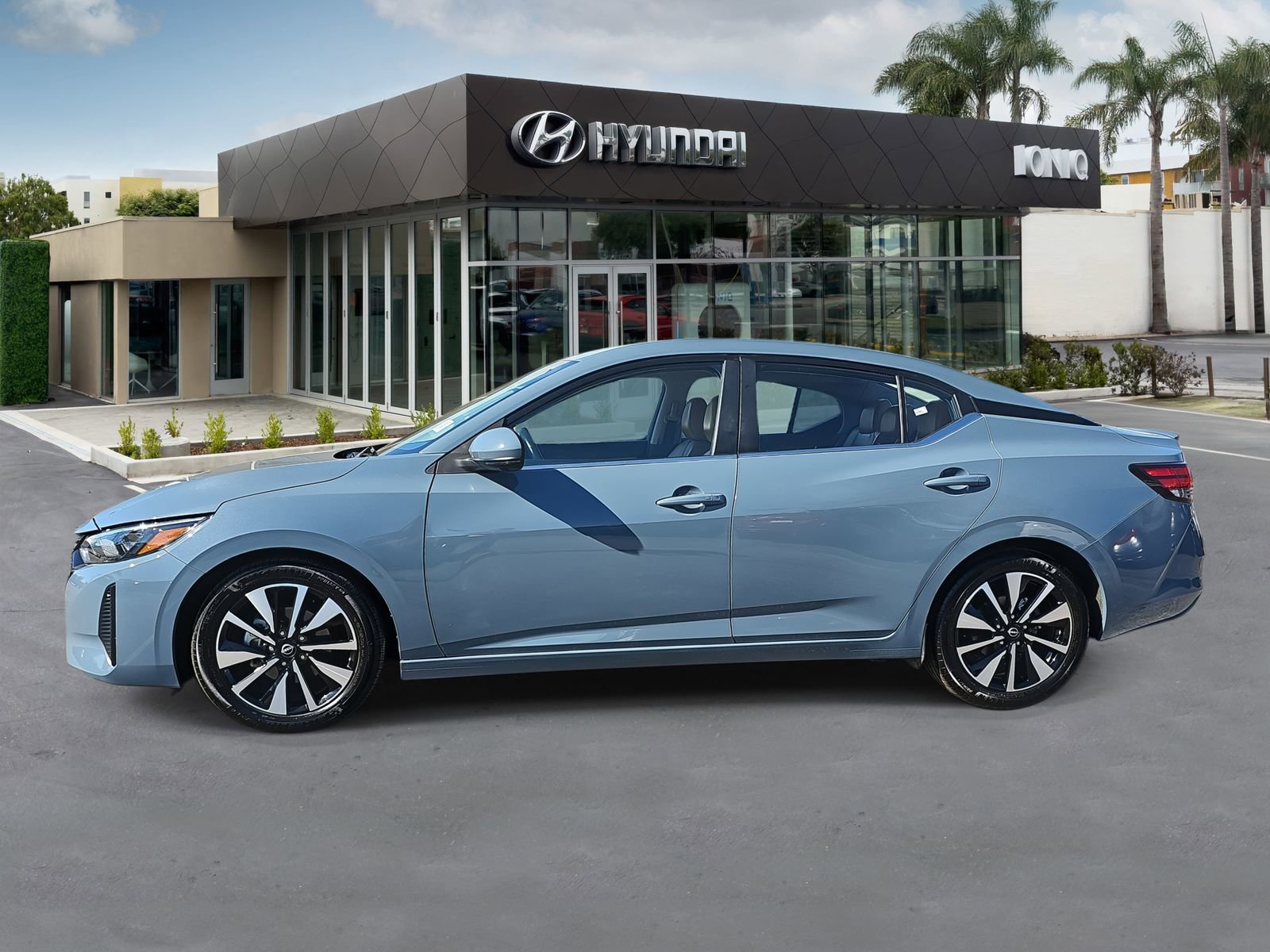 Used 2025 Nissan Sentra SV w/ SV Premium Package image 6