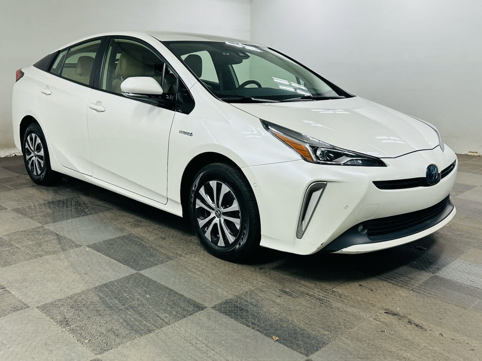 Used 2020 Toyota Prius XLE AWD/4WD image 1