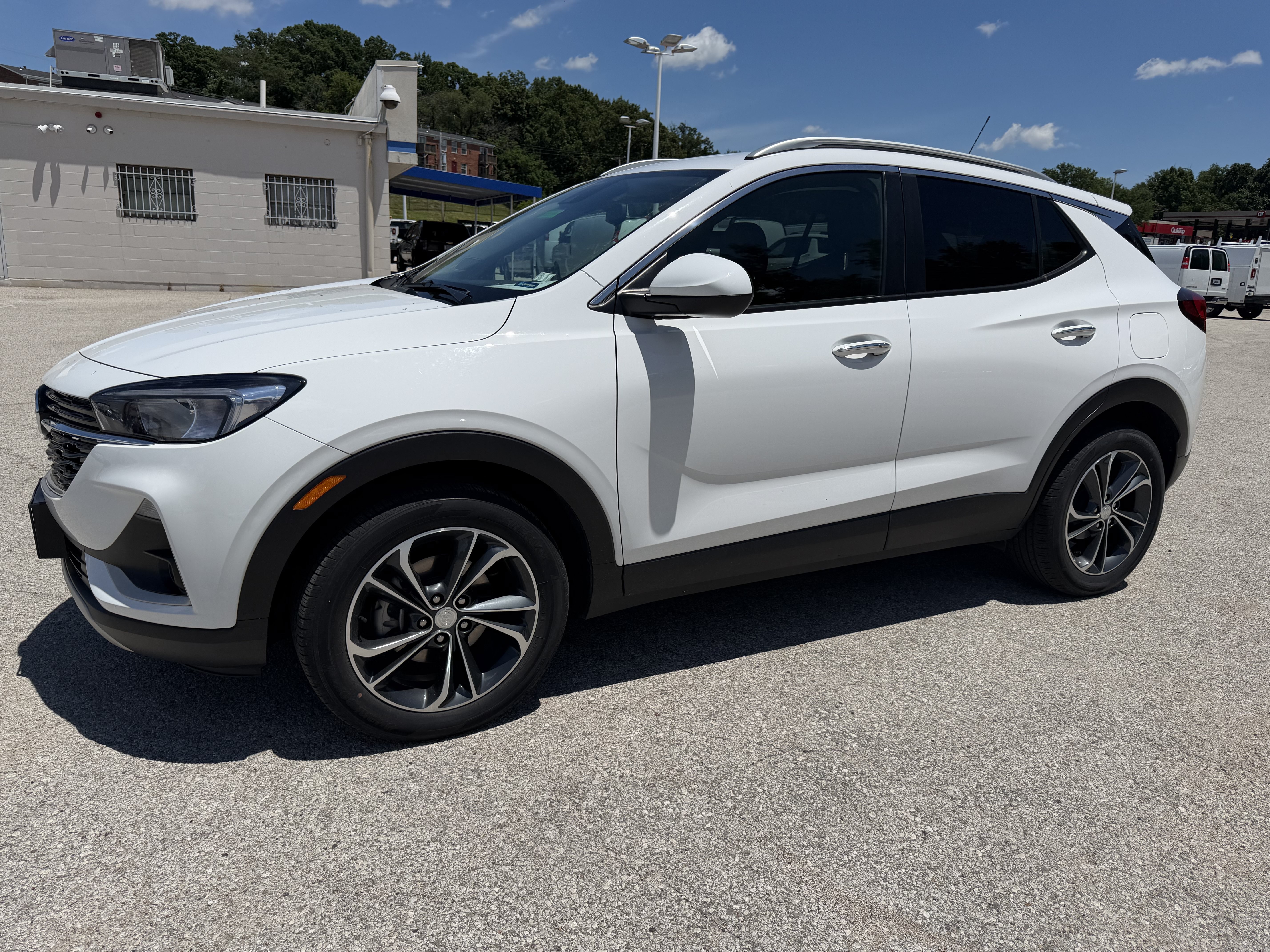 Used 2023 Buick Encore GX Select w/ Safety Package II FWD image 3