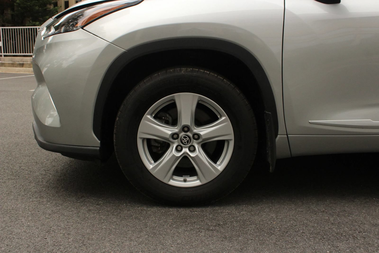 Used 2022 Toyota Highlander L AWD/4WD image 11
