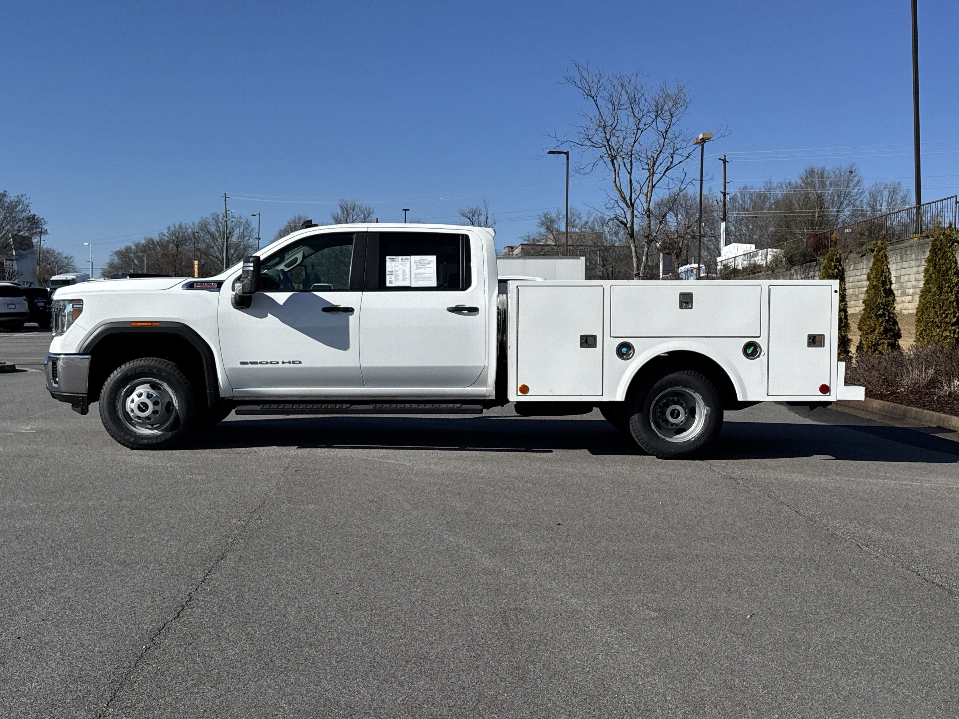 Used 2023 GMC Sierra 3500 Pro w/ Convenience Package image 7