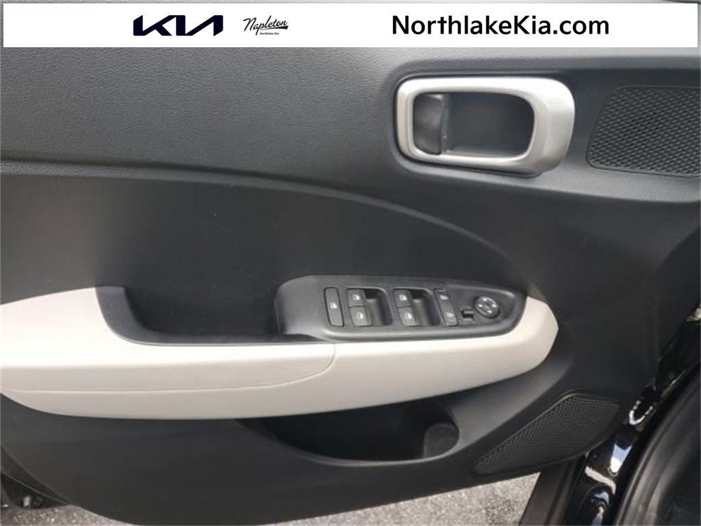 Used 2024 Hyundai Venue SEL image 30