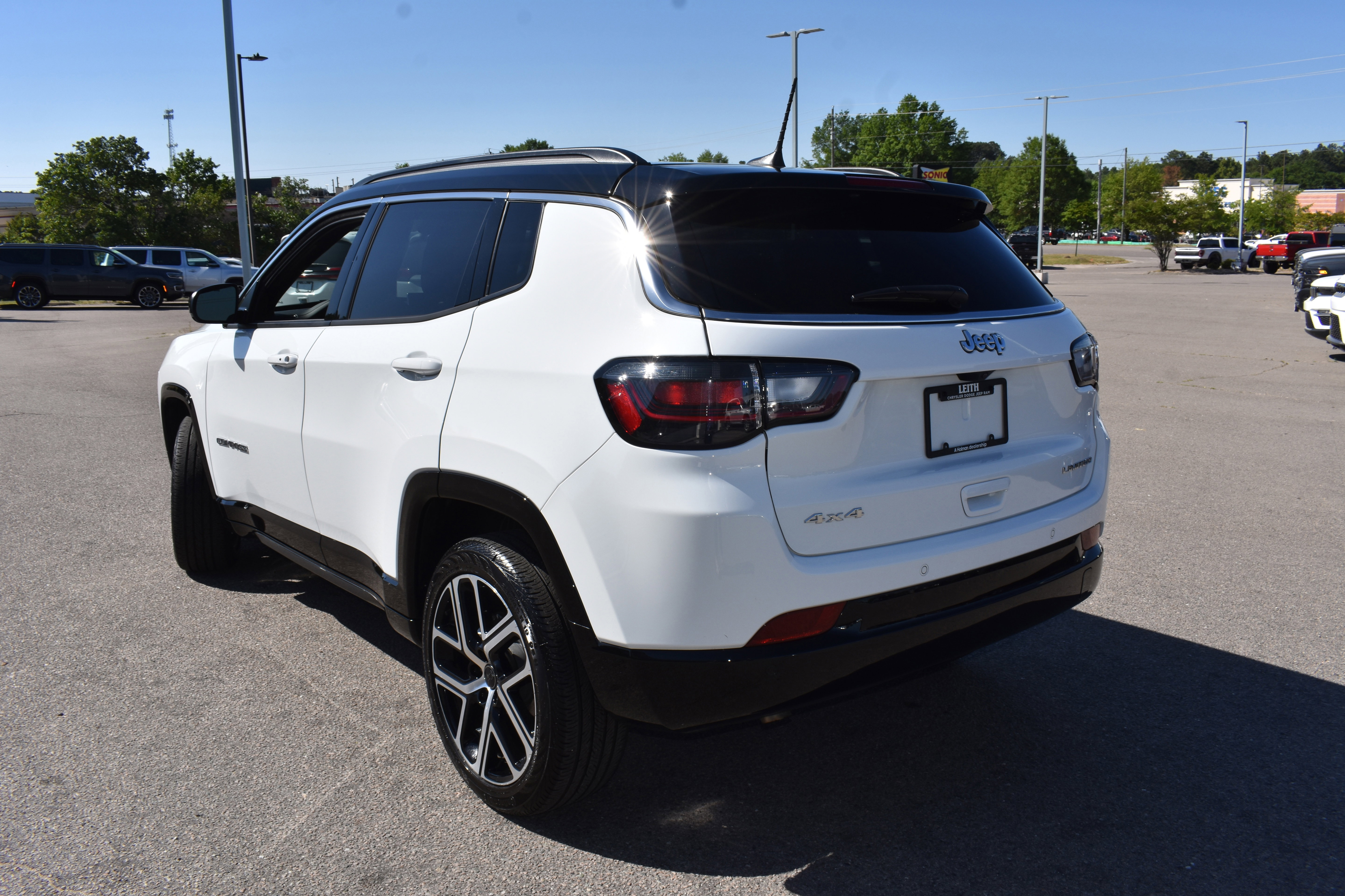 Used 2025 Jeep Compass Limited w/ Elite Group image 7