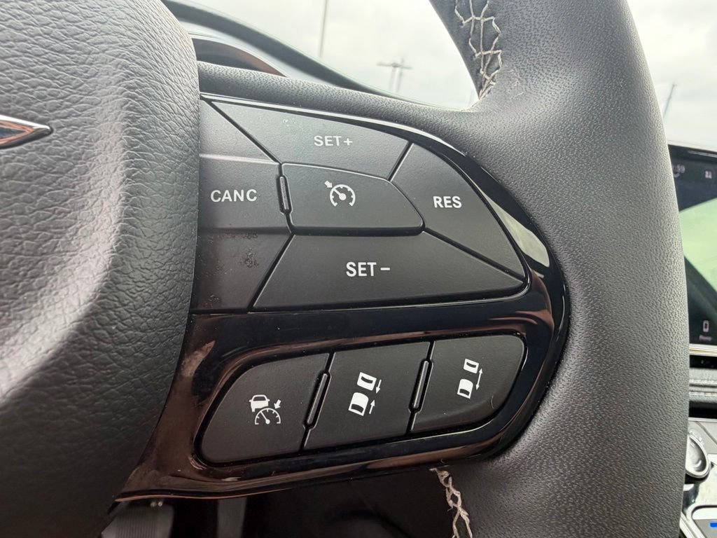 Used 2025 Chrysler Pacifica Limited FWD image 26