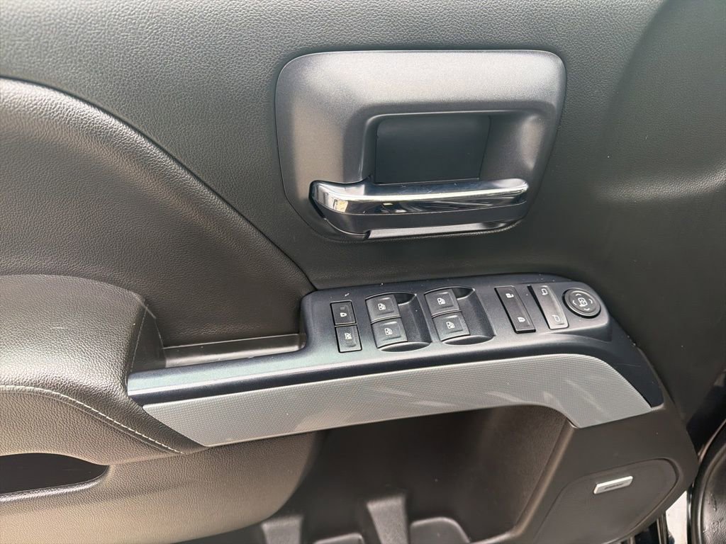 Used 2018 Chevrolet Silverado 1500 LT w/ Midnight Edition image 12