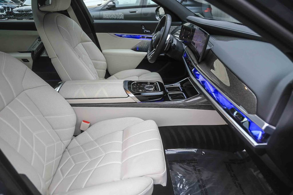 Used 2025 BMW 750e xDrive w/ Premium Package AWD/4WD image 13