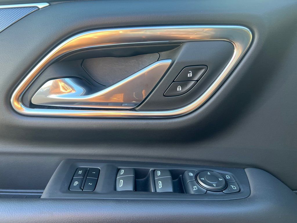 Used 2024 Chevrolet Suburban RST w/ Luxury Package image 10