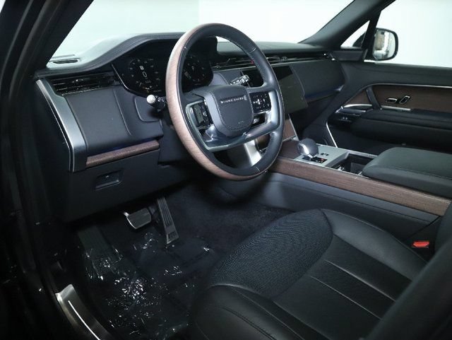 Used 2025 Land Rover Range Rover SE AWD/4WD image 16