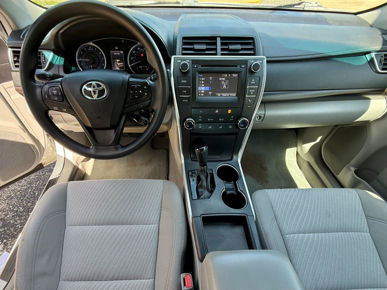 Used 2017 Toyota Camry LE FWD image 9