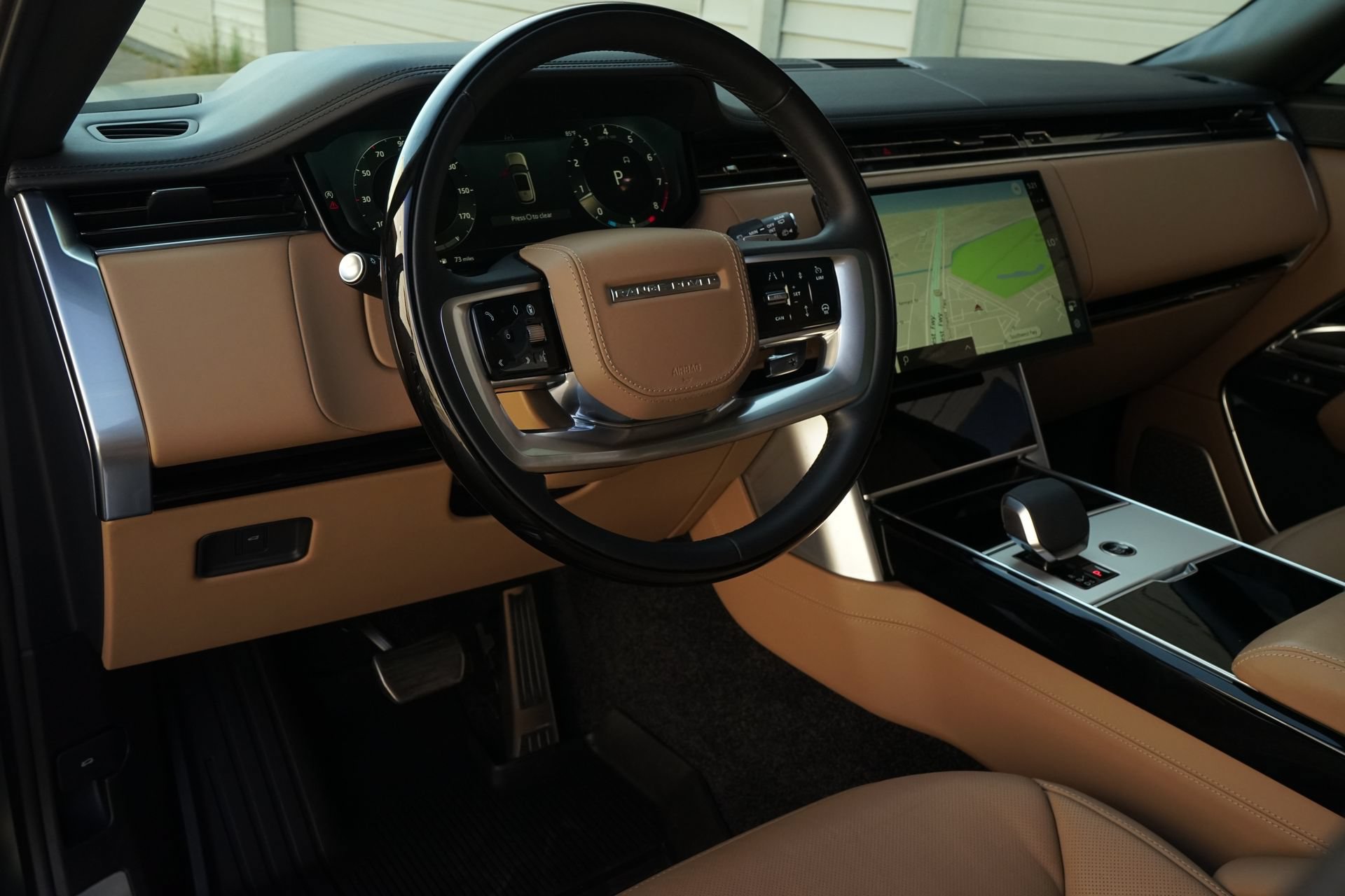 Used 2025 Land Rover Range Rover Autobiography AWD/4WD image 2