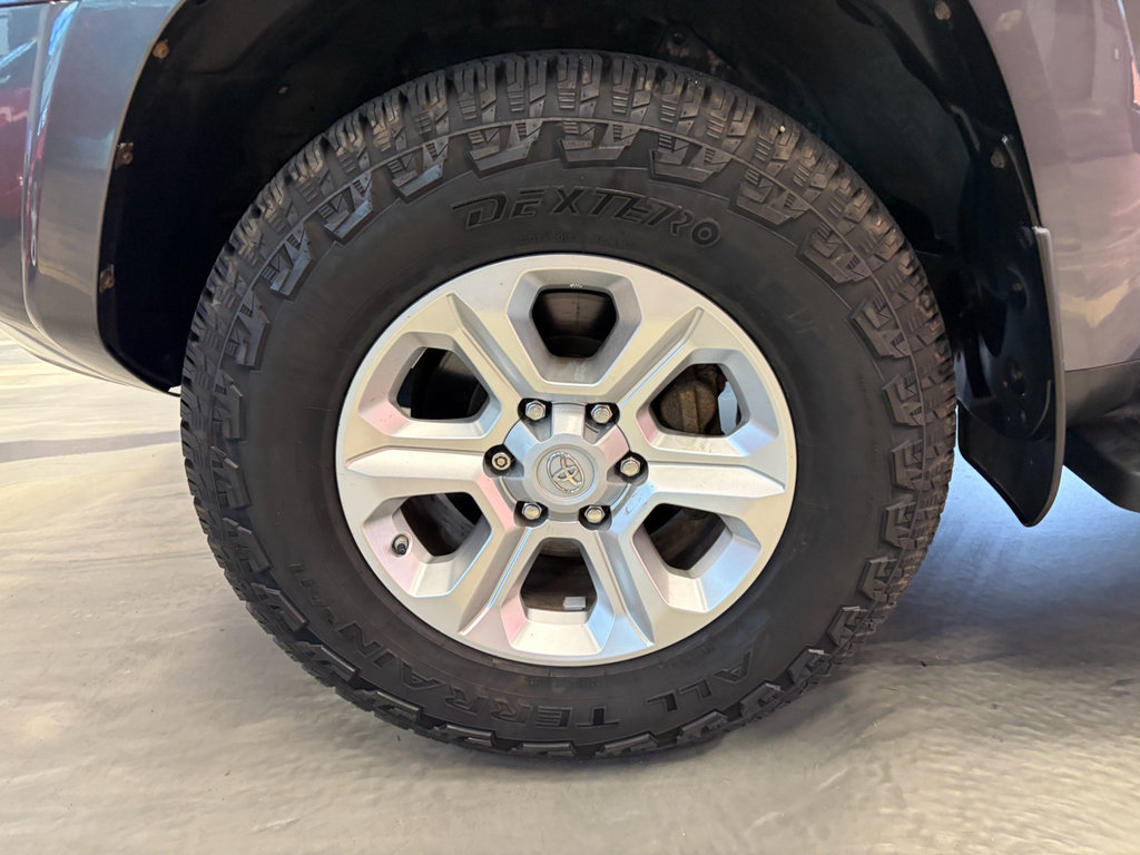 Used 2017 Toyota 4Runner SR5 AWD/4WD image 32