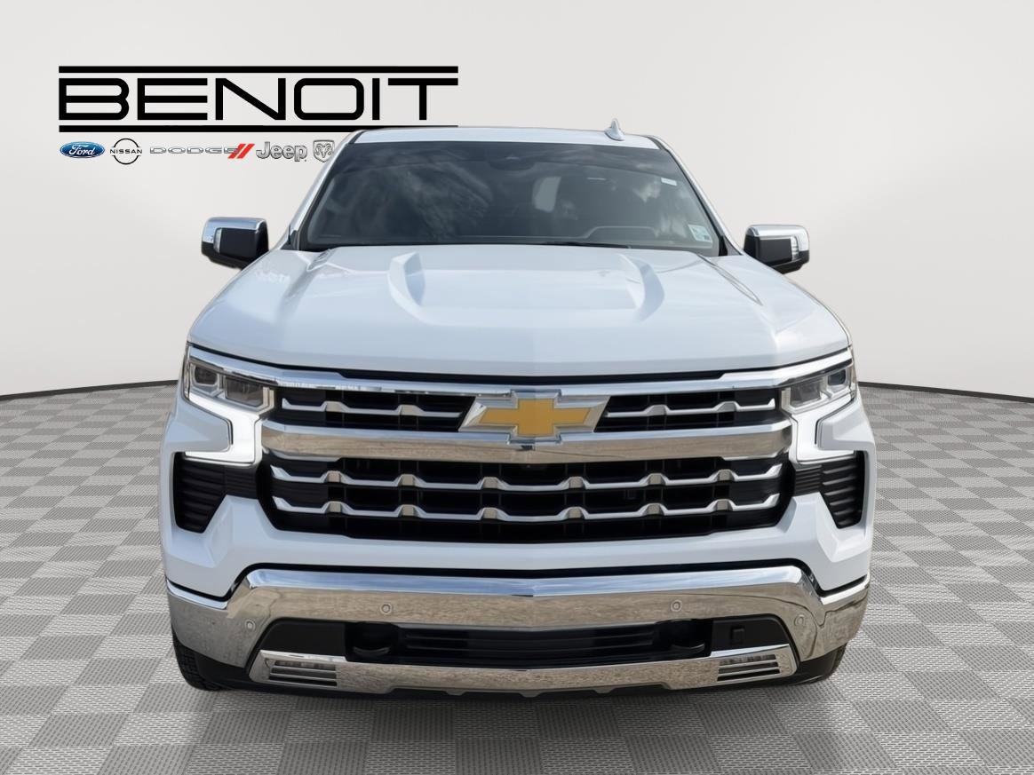 Used 2025 Chevrolet Silverado 1500 LTZ AWD/4WD image 2