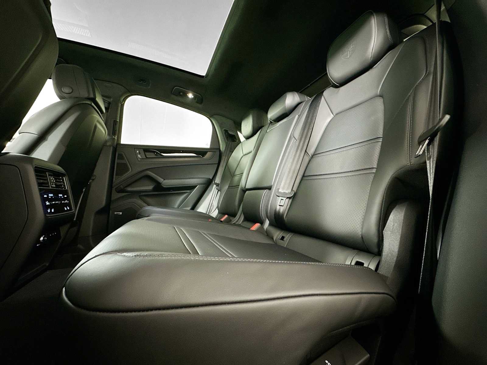 Certified 2025 Porsche Cayenne GTS AWD/4WD image 24