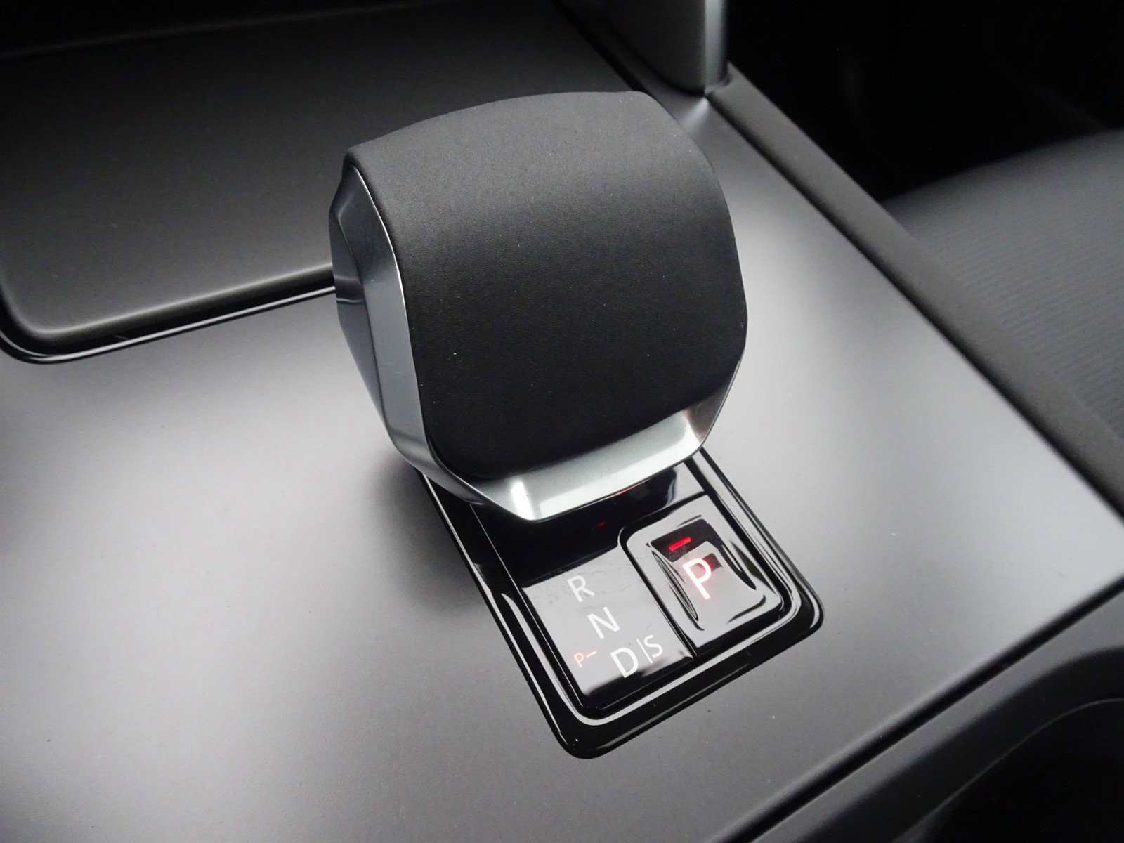 New 2025 Land Rover Discovery Sport S image 19