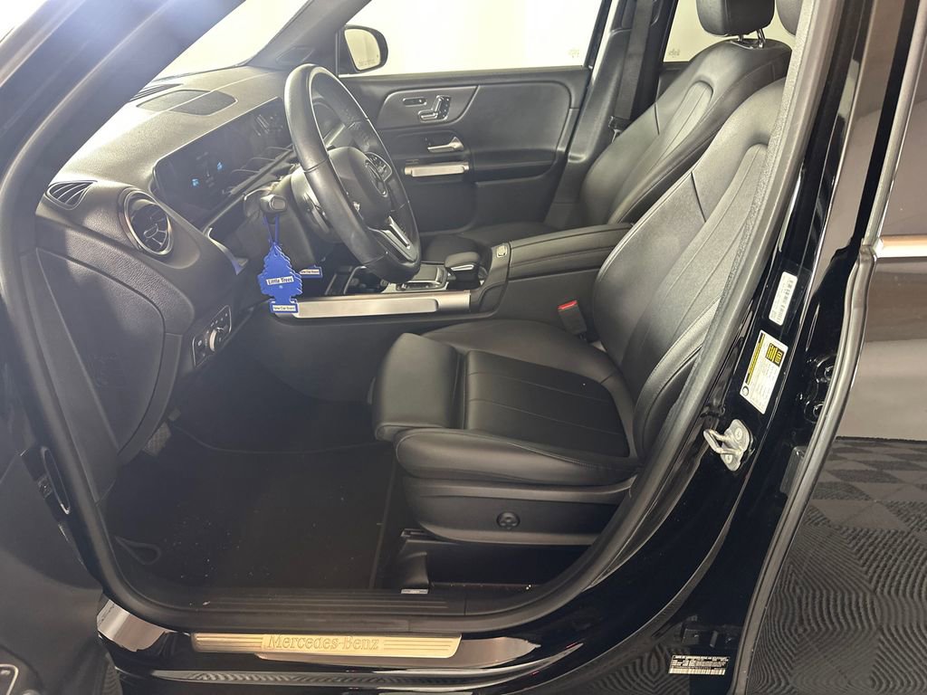 Used 2023 Mercedes-Benz GLB 250 image 3
