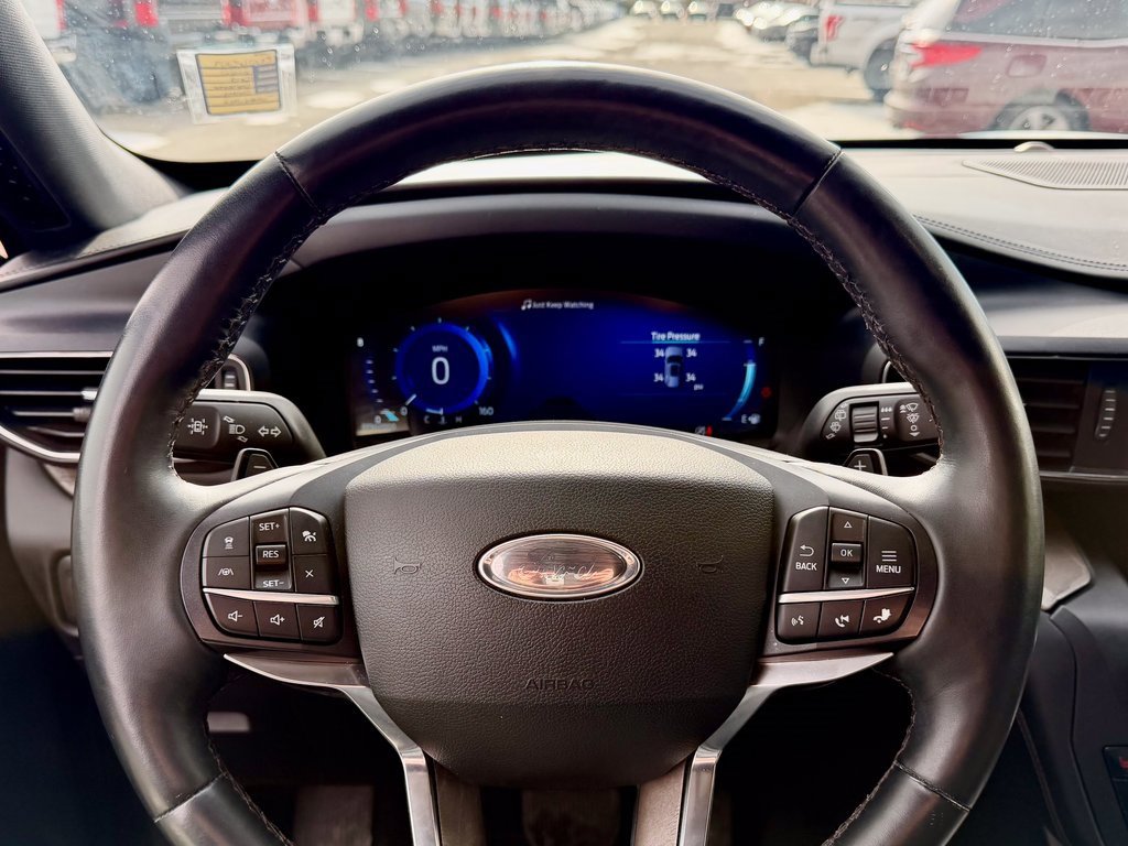 Certified 2020 Ford Explorer Platinum w/ Premium Technology Package image 30