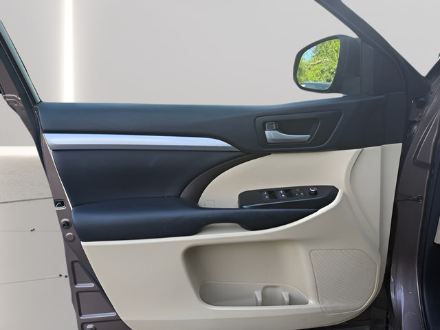 Used 2017 Toyota Highlander XLE FWD image 10