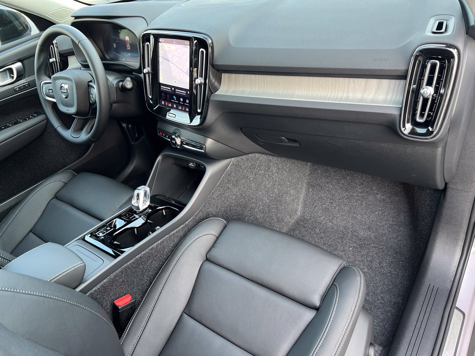 New 2026 Volvo XC40 B5 Plus w/ Protection Package Premier AWD/4WD image 18