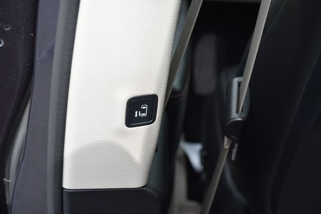 Used 2019 Chrysler Pacifica Touring-L Plus FWD image 26