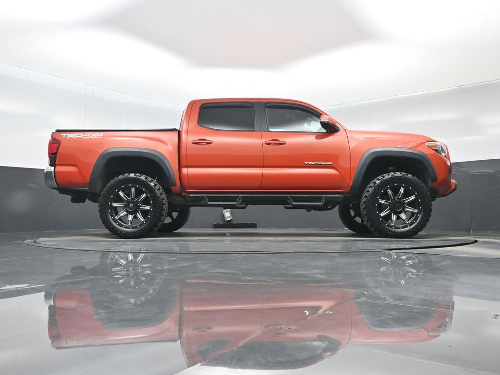 Used 2018 Toyota Tacoma TRD Off-Road AWD/4WD image 31