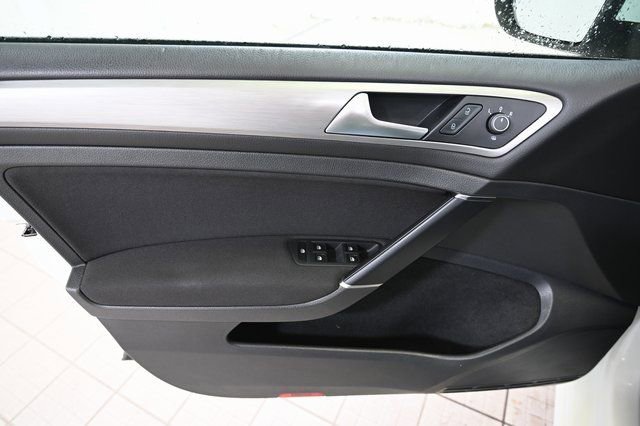 Used 2017 Volkswagen Golf S image 20