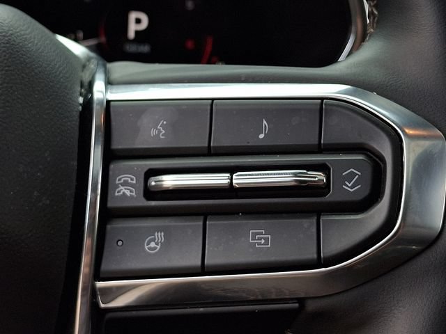 Used 2025 GMC Canyon Denali AWD/4WD image 23