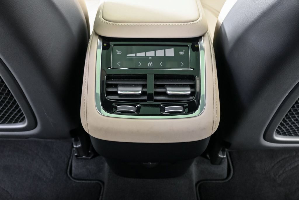 Certified 2025 Volvo XC90 B6 Core w/ Climate Package image 21