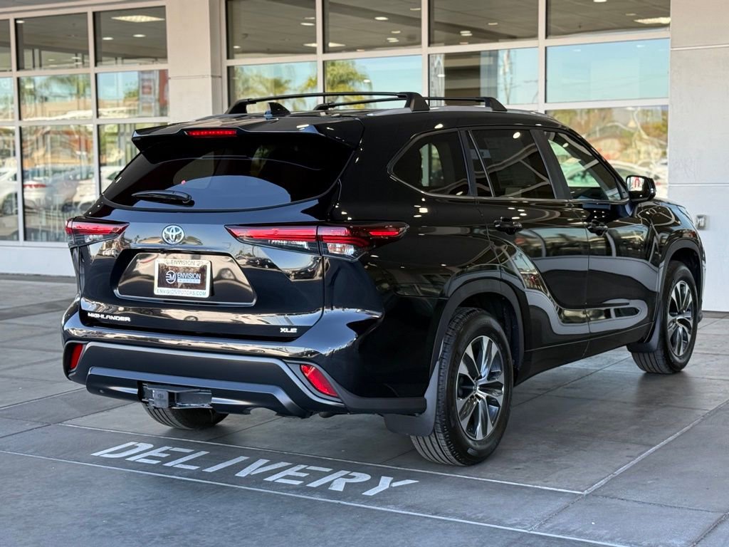 New 2025 Toyota Highlander XLE image 11