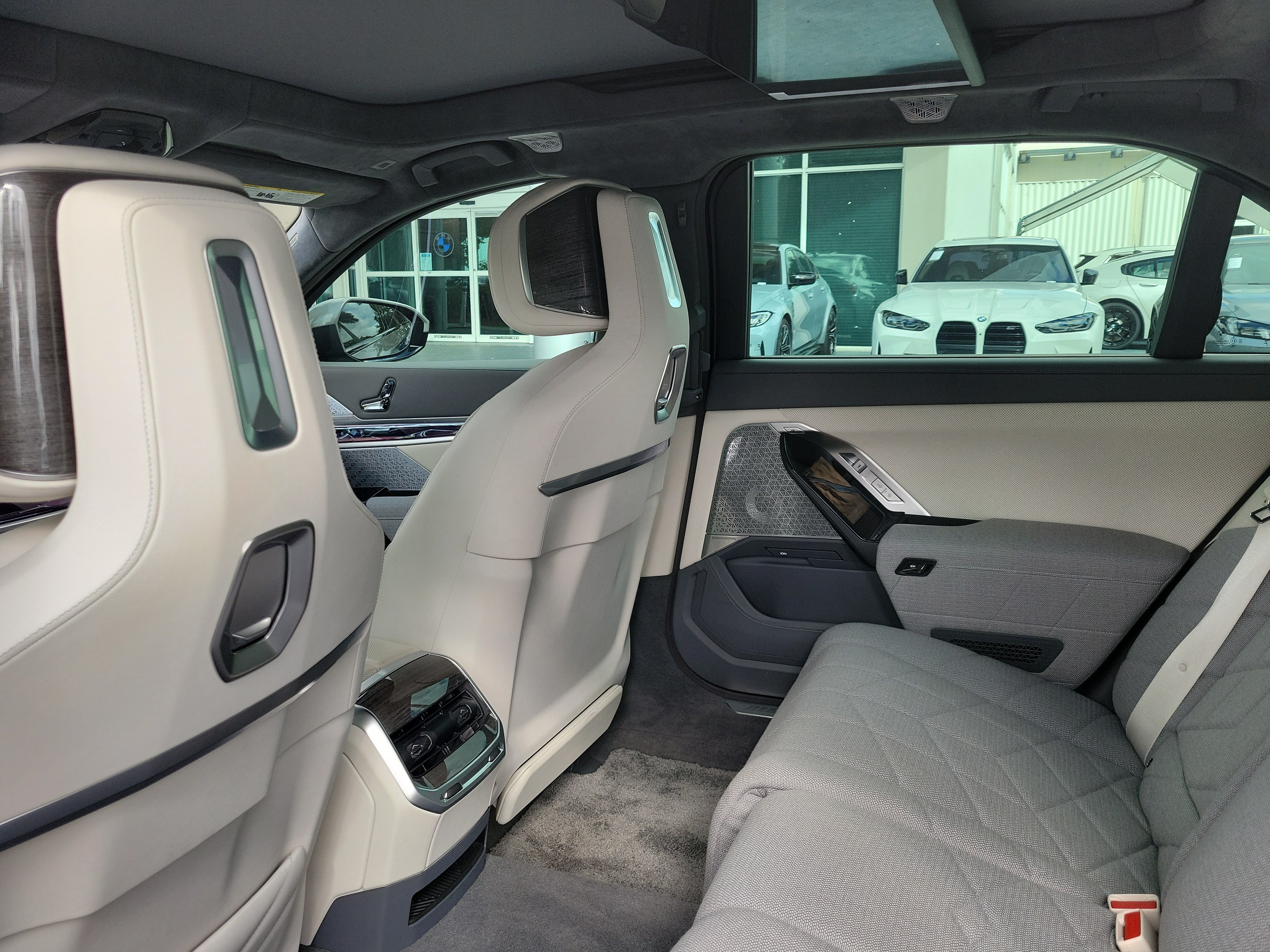 Certified 2024 BMW i7 xDrive60 AWD/4WD image 10