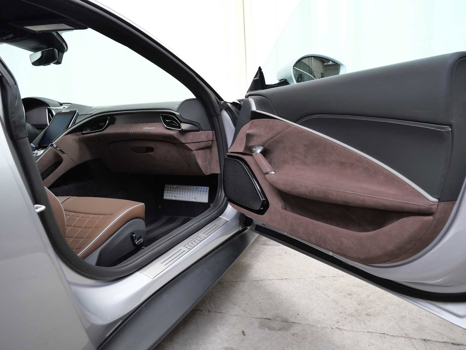 Certified 2024 Ferrari Roma image 12