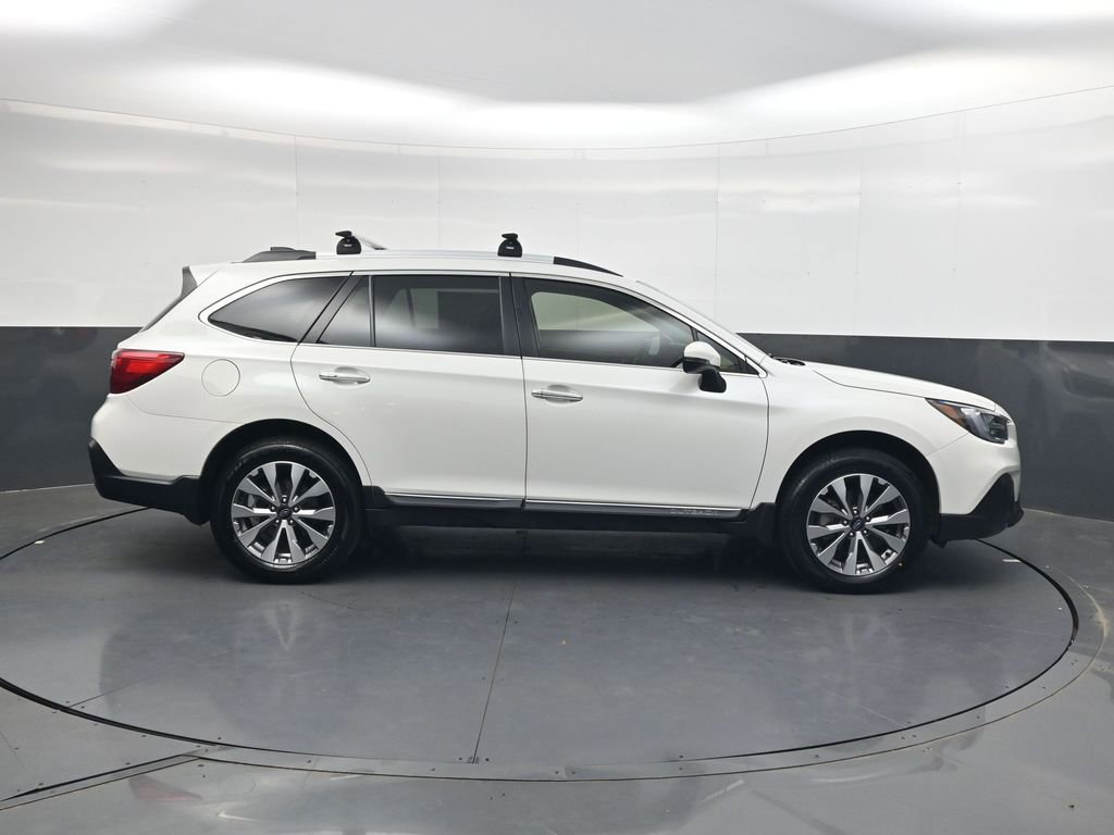 Used 2018 Subaru Outback 2.5i Touring w/ Popular Package #3 AWD/4WD image 3