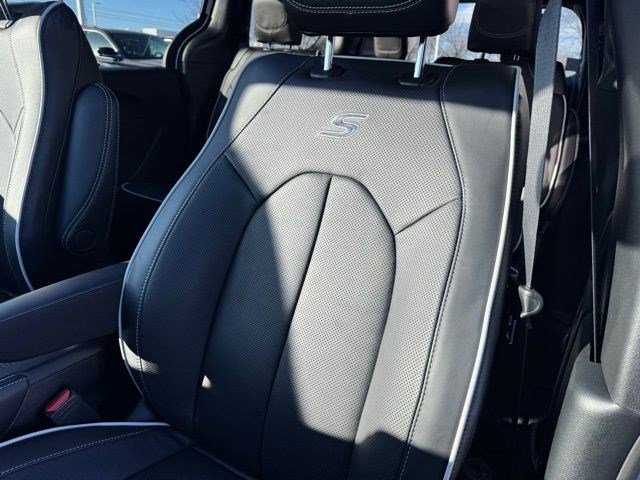 New 2026 Chrysler Pacifica Limited w/ S Appearance Package image 28